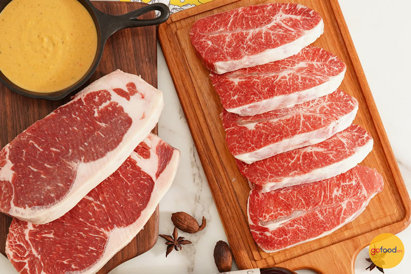 Hộp quà Tài Lộc với hai phần thăn bò Mỹ dùng cho món Steak
