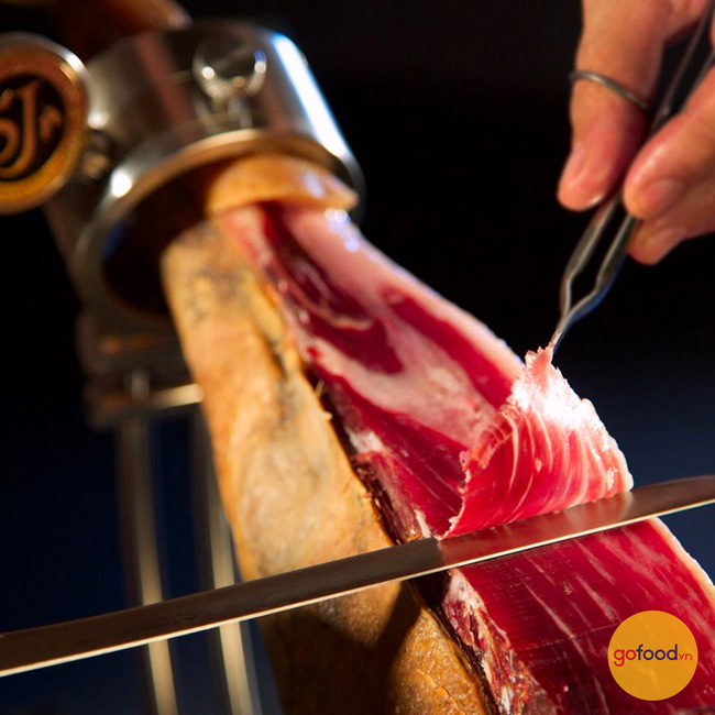Master Ham (Maestro jamónero cortadores) là bậc thầy về cắt giăm bông Iberico