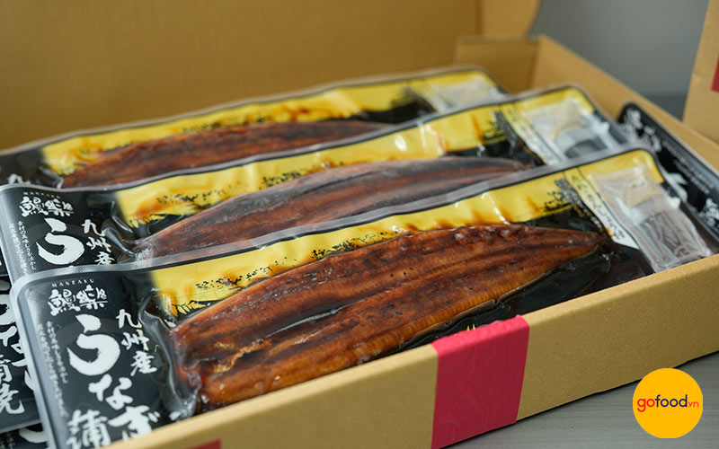 1 hộp lươn nướng cao cấp Kyushu gồm 10 gói