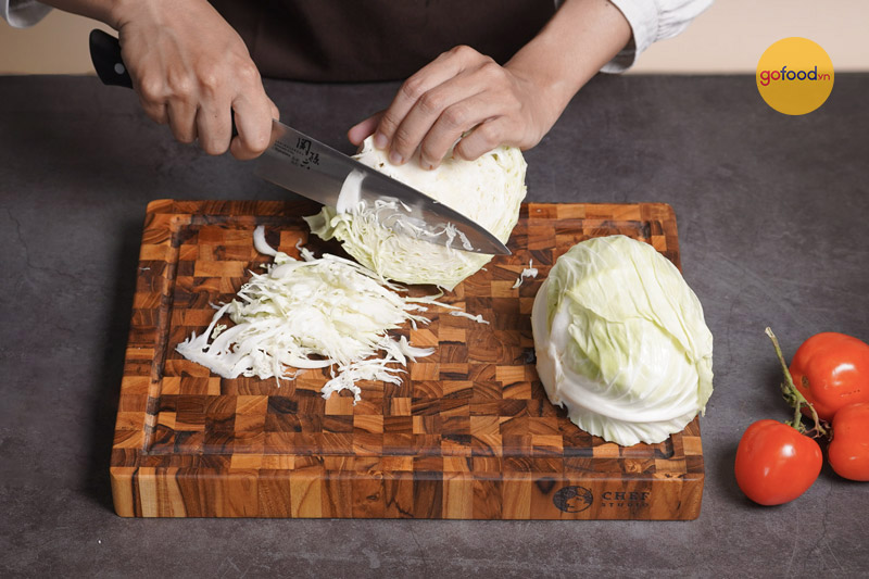 Thớt Teak Chef Studio có độ bền cao và không gây tổn hại cho dụng cụ cắt thái