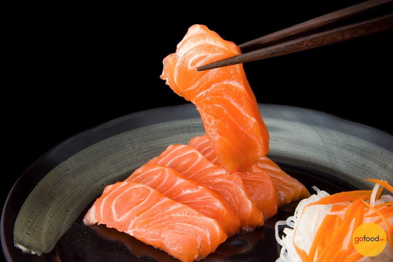 Sashimi cá hồi thanh mát bổ sung dinh dưỡng tốt