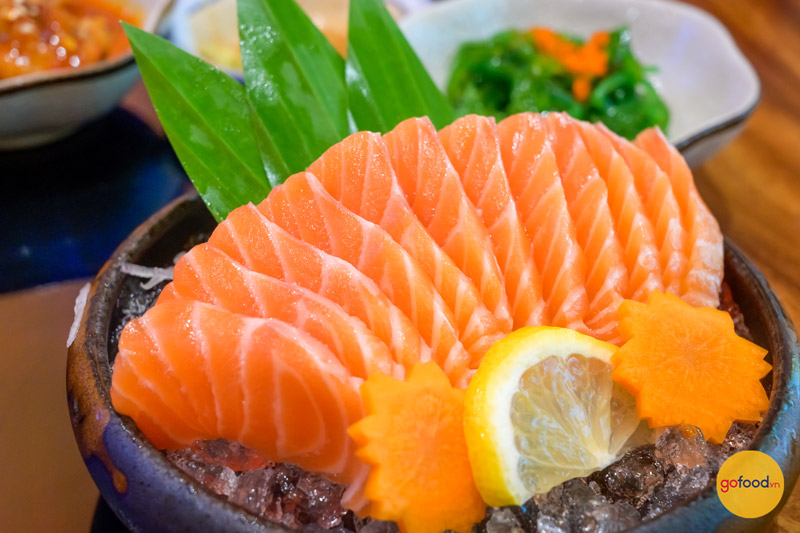 Trang trí sashimi cá hồi đẹp