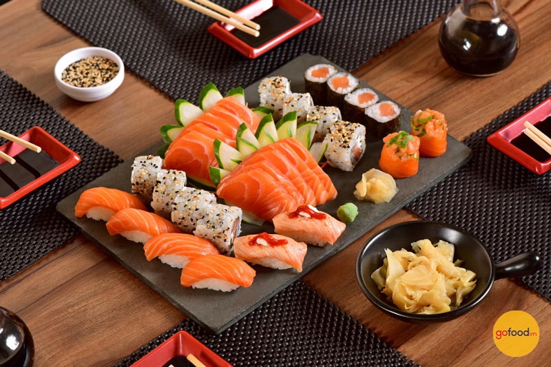 Tiệc sashimi và sushi của khách hàng Gofood