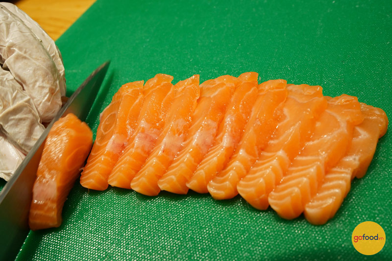 Phi lê cá hồi Nauy tươi rất lý tưởng khi thưởng thức món Sashimi
