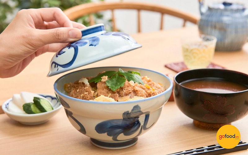 Cơm Nhật ăn kèm súp miso nóng hổi