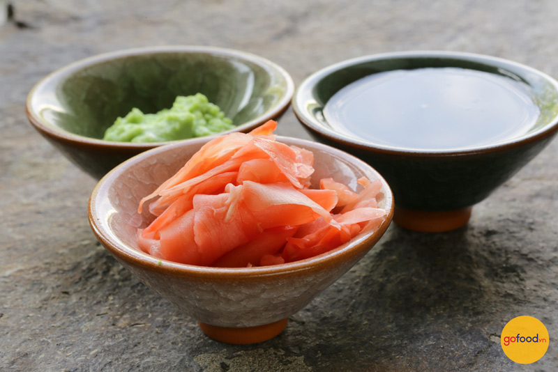Gừng hồng, wasabi và nước tương là những gia vị không thể thiếu của món Sashimi