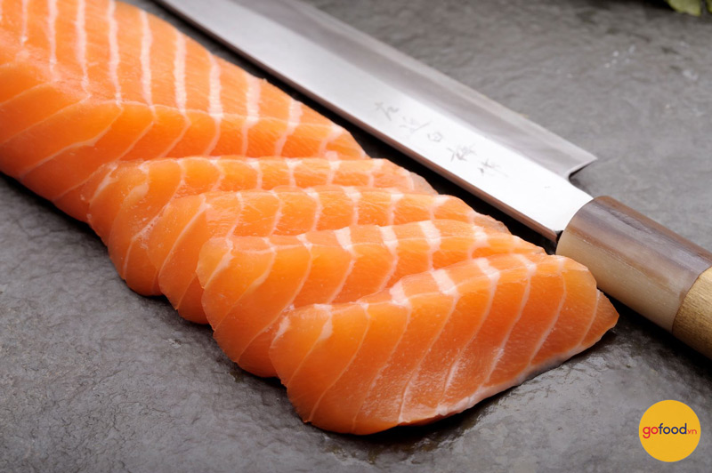 Cá hồi nhập đạt chuẩn để làm sashimi ăn sống