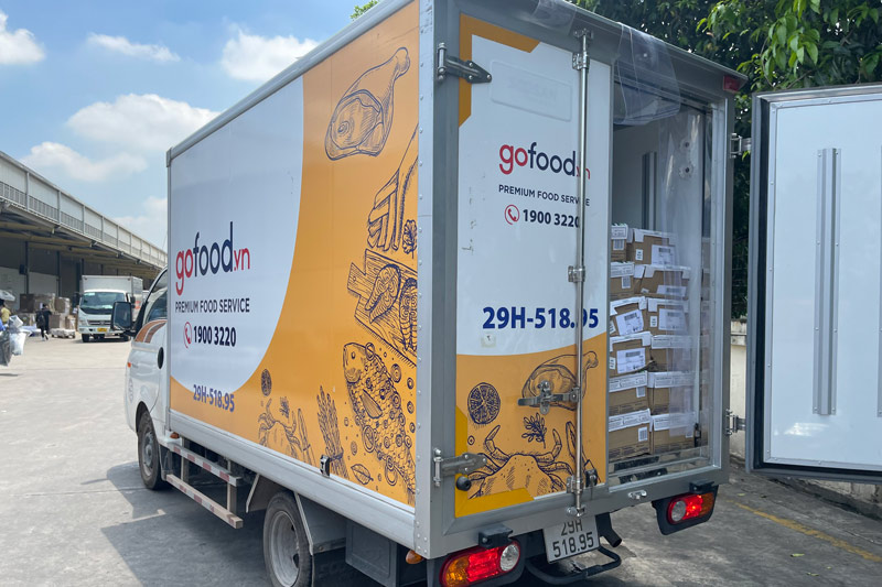 Xe lạnh chuyên dụng của Gofood đón chuyến hàng Obe