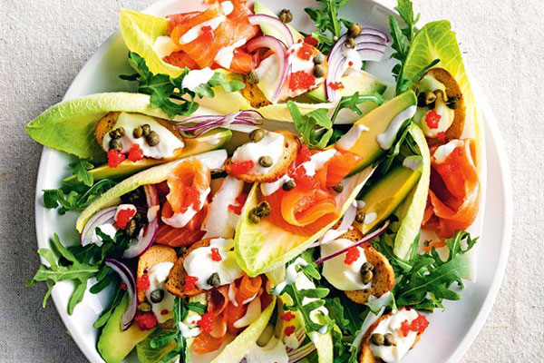 Hướng dẫn cách làm Salad bơ cá hồi xông khói