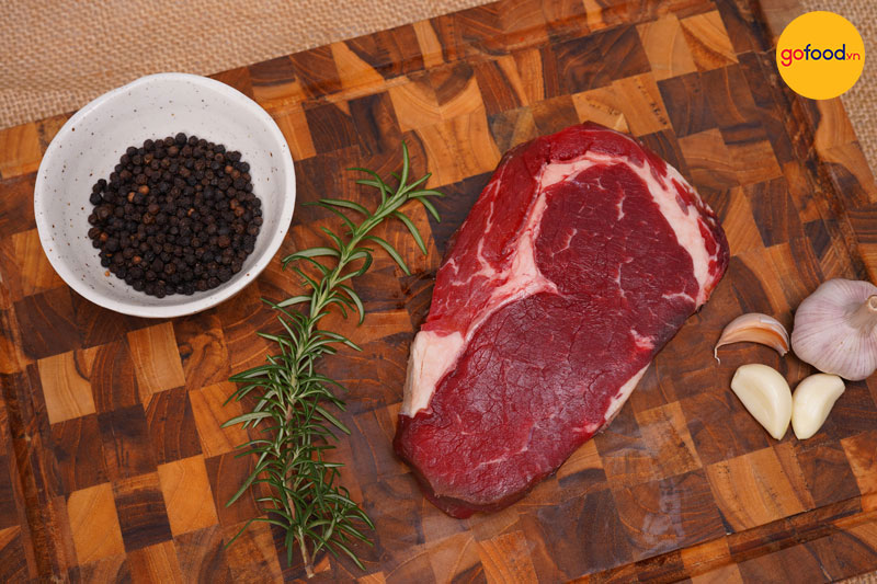 Thăn lưng bò Úc ủ khô được dùng phổ biến nhất cho món Steak