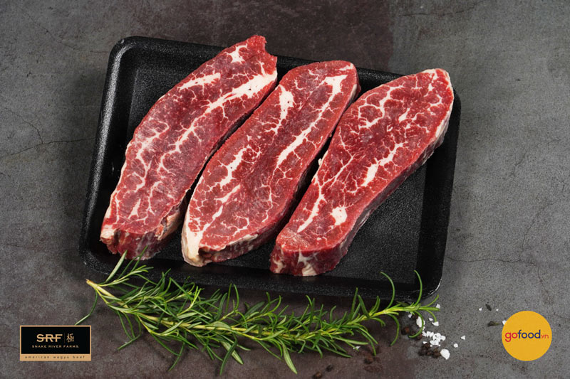 Flank Steak có kết cấu mịn, vân mỡ mảnh
