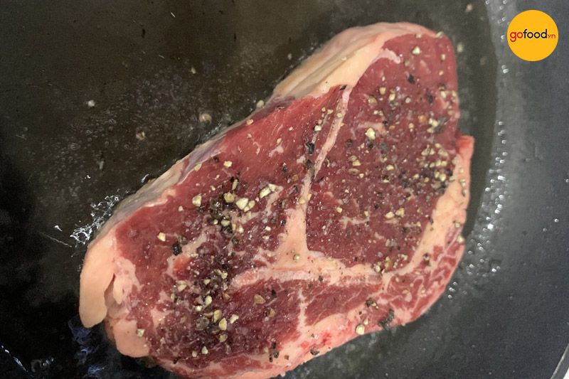 Thăn lưng bò Úc tươi YG làm Steak rất ngon