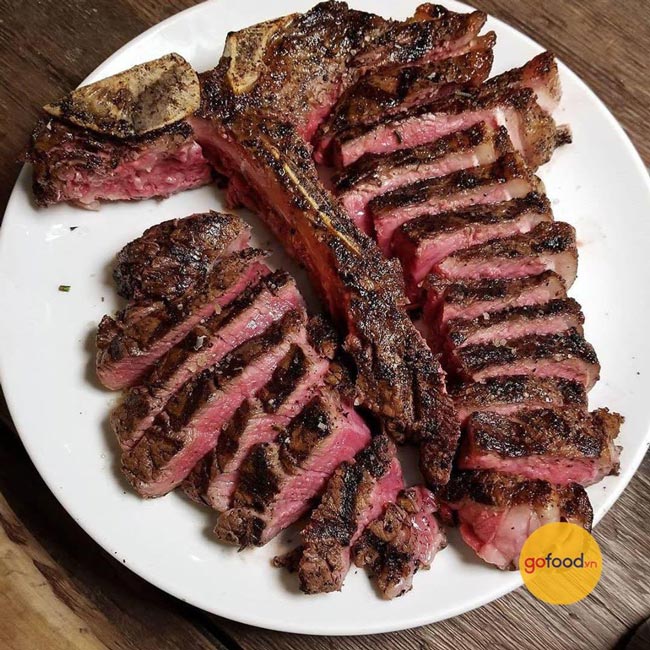 Steak từ thịt T-Bone bò ủ khô