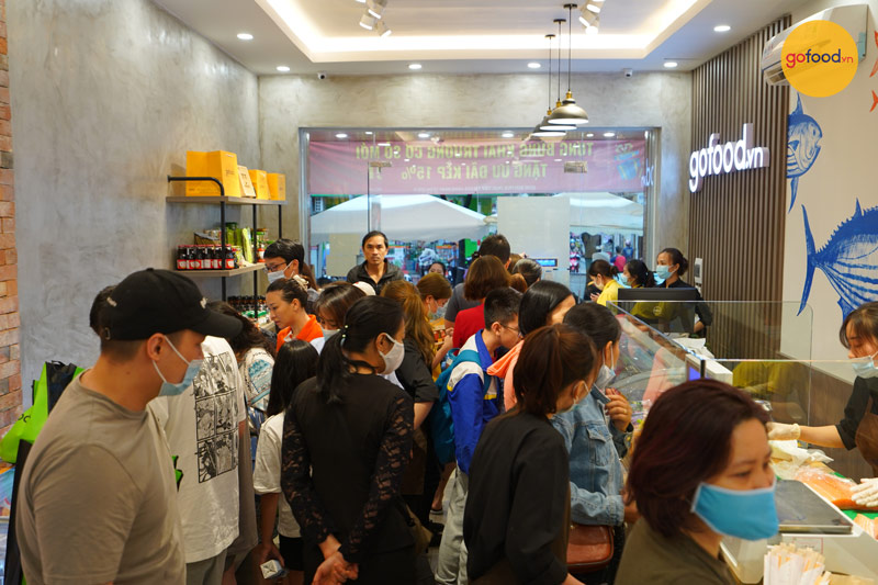 Sự kiện khai trương cửa hàng Ngọc Lâm đã thu hút rất nhiều quý khách hàng