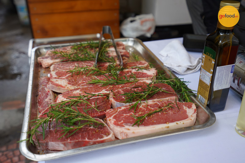 Những phần thịt bò được Gofood chuẩn bị cho chương trình thưởng thức Steak miễn phí