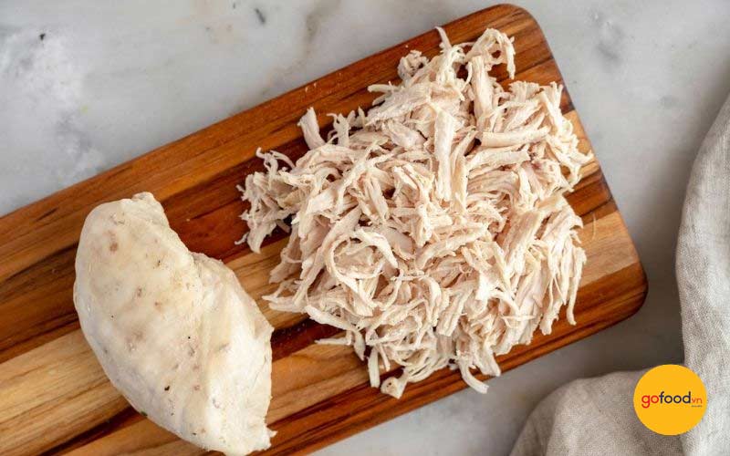 Sơ chế v&agrave; luộc sơ qua g&agrave; 