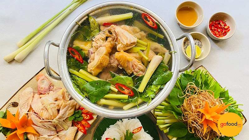 Chi tiết c&aacute;c bước nấu lẩu g&agrave; l&aacute; giang miền Nam