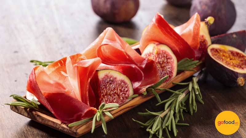 Bạn c&oacute; thể chọn tr&aacute;i c&acirc;y tươi hoặc tr&aacute;i c&acirc;y sấy t&ugrave;y th&iacute;ch 