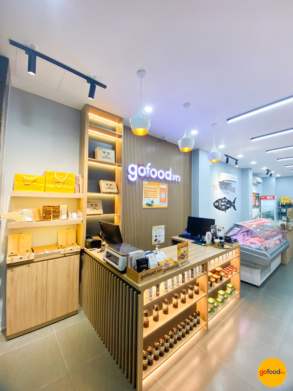Quầy thu ngân của cửa hàng Gofood Lò Đúc