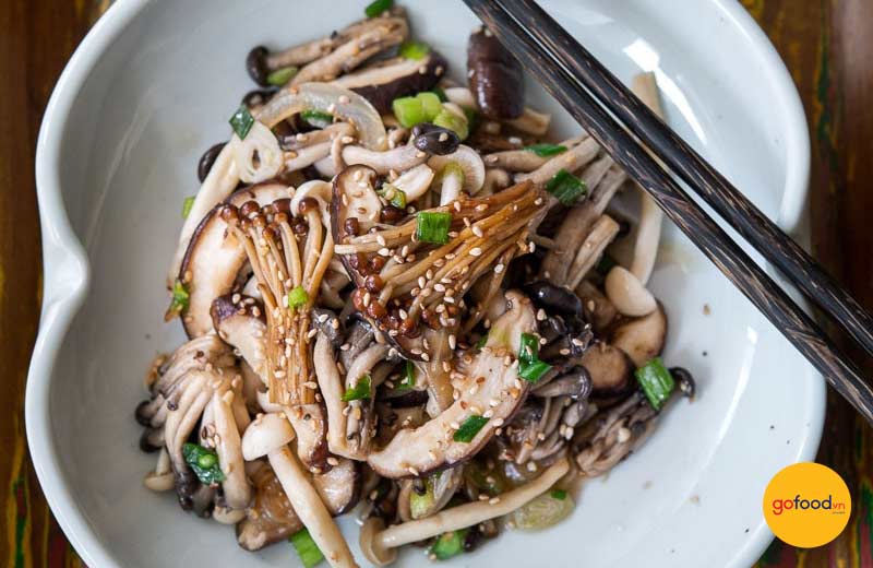 Nấm thập cẩm x&agrave;o dầu h&agrave;o