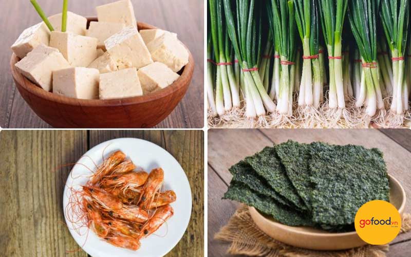 Chuẩn bị nguy&ecirc;n liệu để nấu canh rong biển đậu hũ
