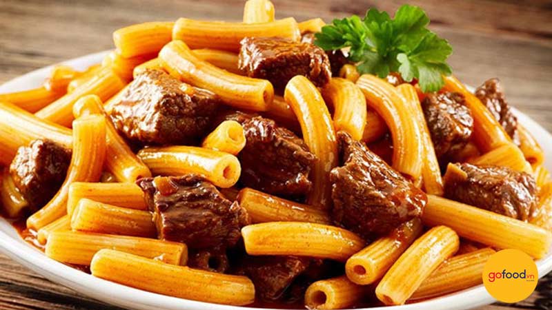 Nui x&agrave;o b&ograve; sốt b&ograve; kho đậm vị, ngon như nh&agrave; h&agrave;ng