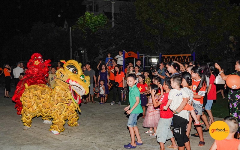 Tổ chức c&aacute;c tr&ograve; chơi ph&ugrave; hợp với lứa tuổi của trẻ&nbsp;