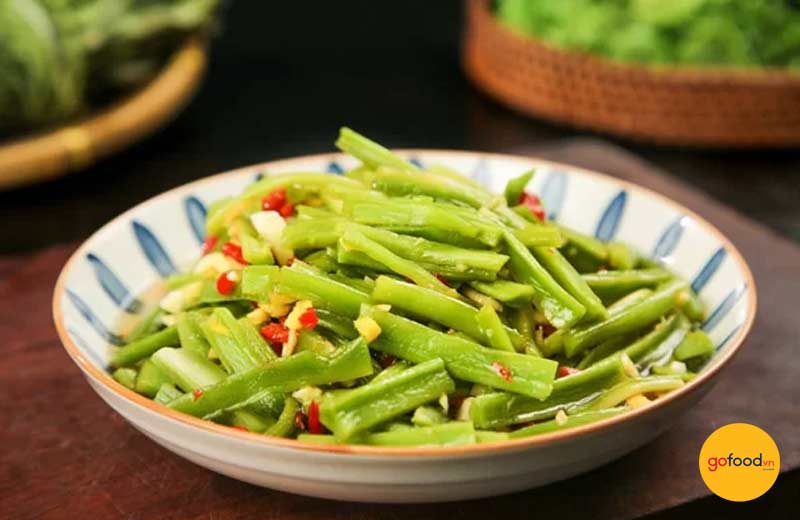 Rau tiến vua x&agrave;o tỏi thơn ngon, gi&ograve;n sần sật 