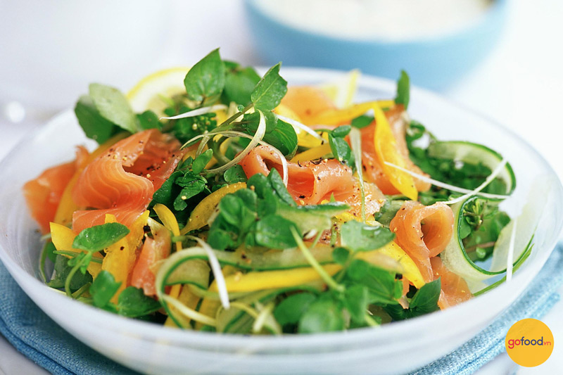 Đĩa Salad từ rau củ và cá hồi xông khói Healthy