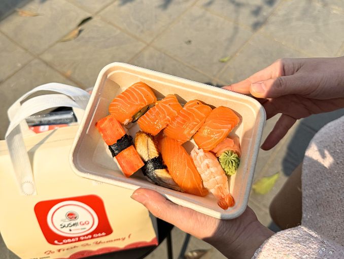 Combo maki phủ cá hồi & nigiri