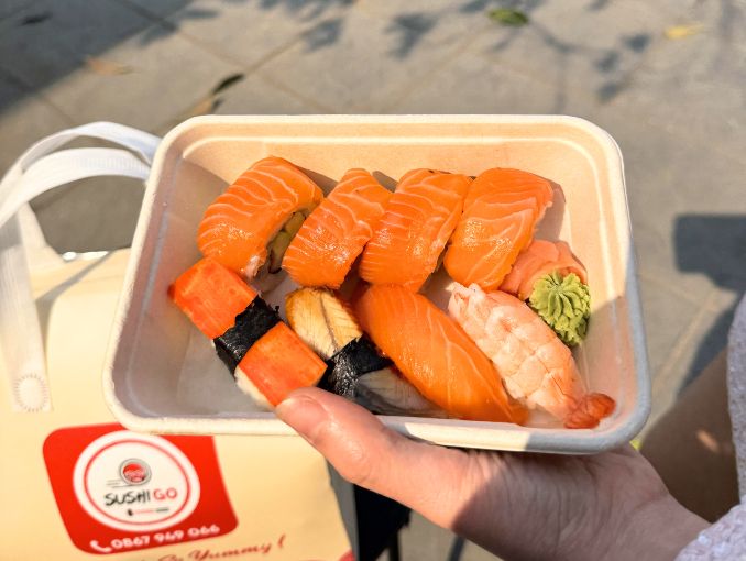 Combo maki phủ cá hồi & nigiri