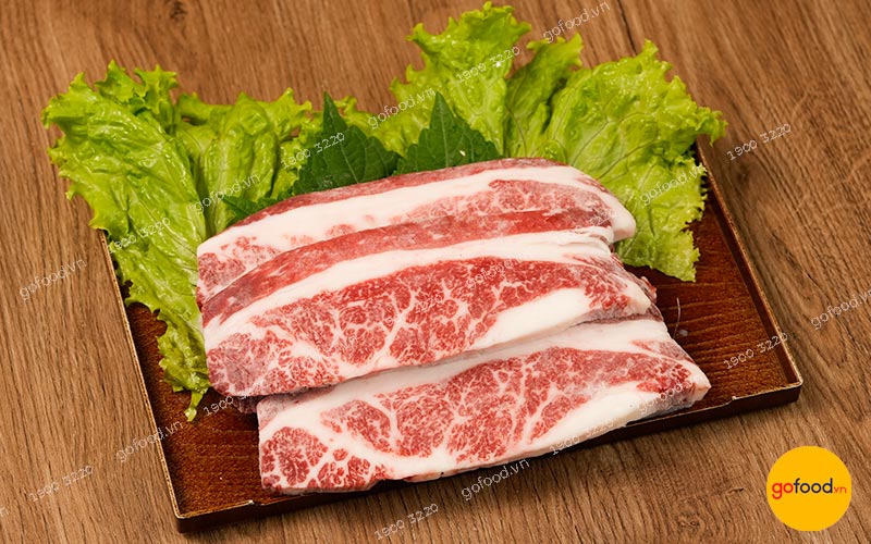 B&ograve; Wagyu A5 nổi tiếng nhờ gen b&ograve; qu&yacute; v&ugrave;ng với quy tr&igrave;nh chăn nu&ocirc;i nghi&ecirc;m ngặt