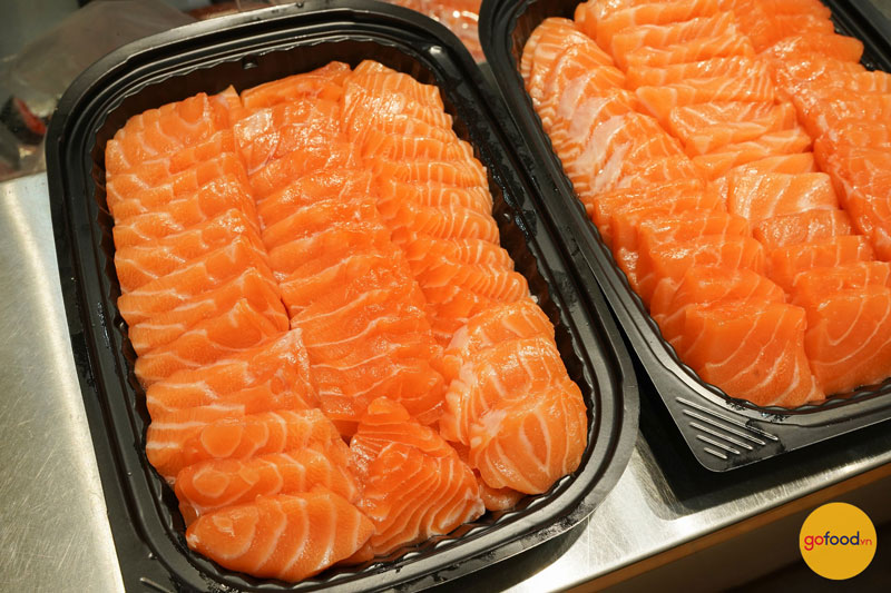 Box Sashimi cá hồi Nauy tươi rói đều tăm tắp tại cửa hàng Gofood