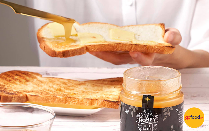 Bánh mì mật ong là bữa sáng đầy đủ chất dinh dưỡng