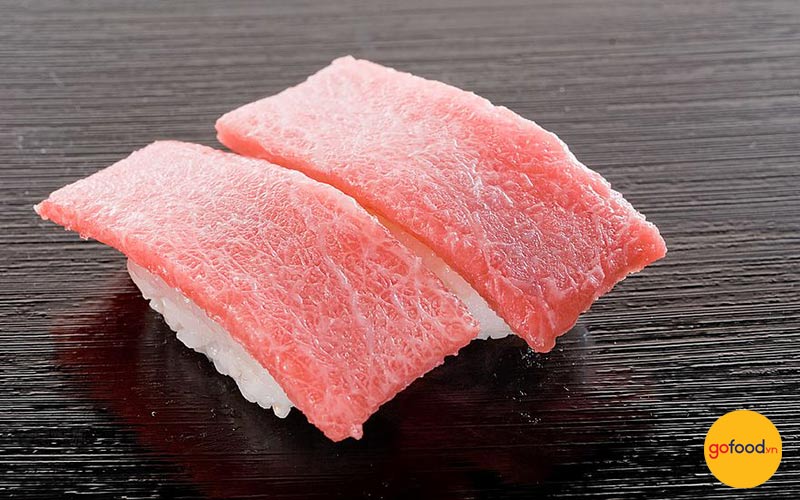 Sushi cá ngừ và sushi bụng cá ngừ vây xanh không phải là một