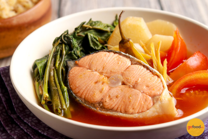 Canh cá hồi nấu măng cay ăn rất đưa cơm