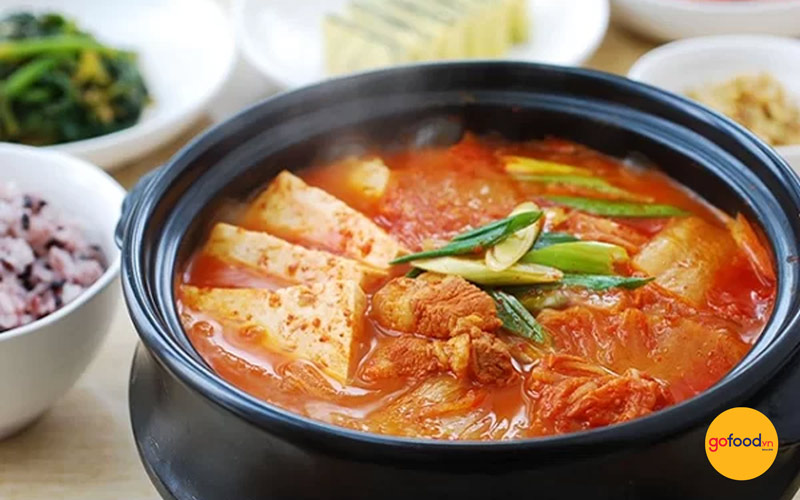 Canh kim chi ba chỉ thịt bò Mỹ