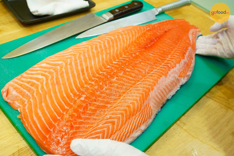 Chuẩn bị nguyên liệu làm ruốc cá hồi