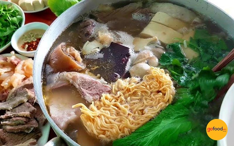 Lẩu bò viên hột vịt lộn