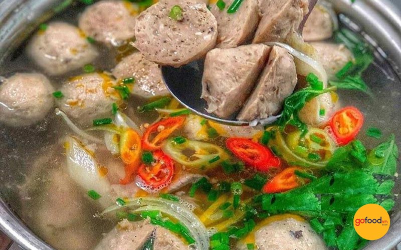 Lẩu bò viên sa tế