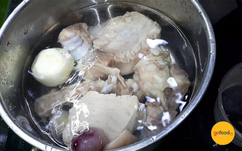 Ninh xương bò