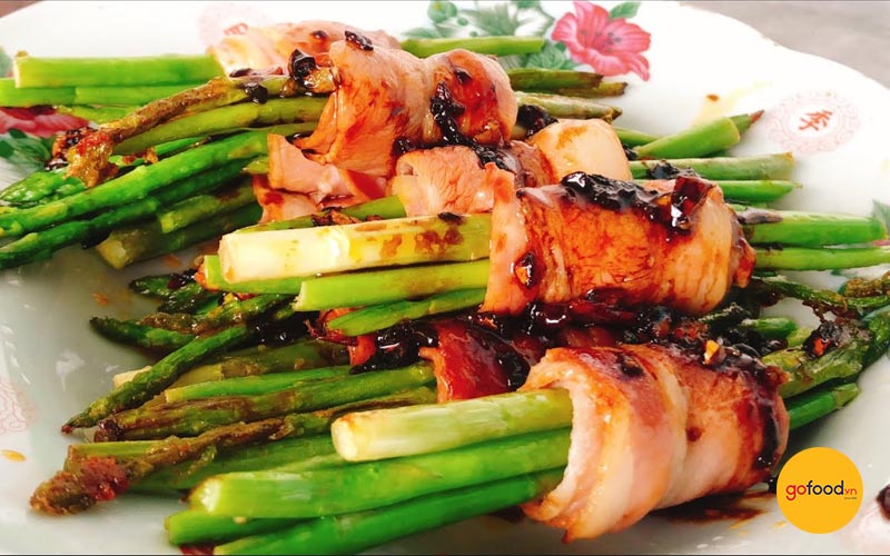 Thịt x&ocirc;ng kh&oacute;i cuộn măng t&acirc;y