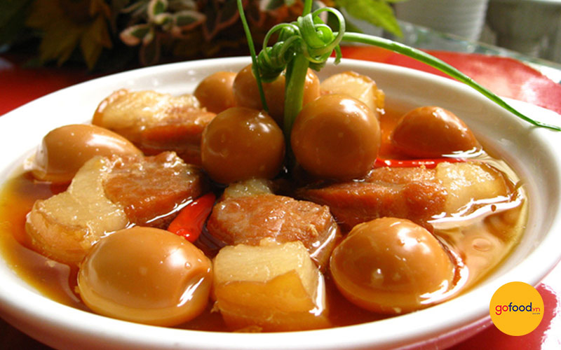 Trứng kho thịt