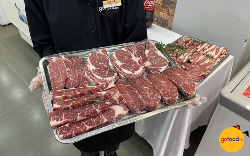 Thịt b&ograve; Mỹ nhập khẩu ch&iacute;nh h&atilde;ng được sơ chế v&agrave; chuẩn bị bởi đầu bếp 5 sao