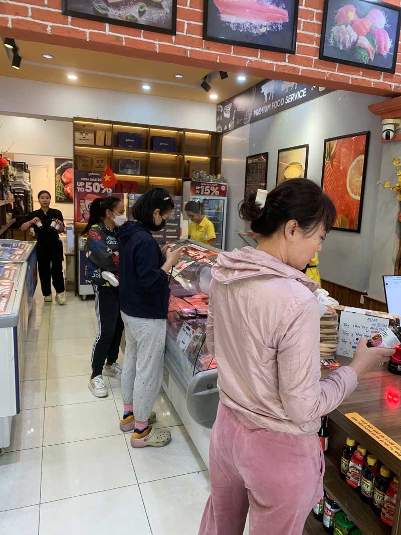 khach-hang-dau-tien-trung-ca-hoi-nguyen-con-1