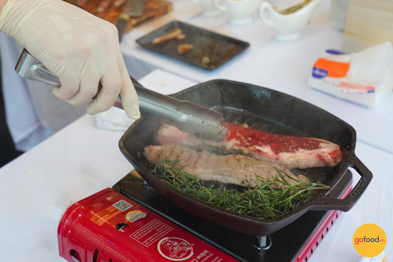 Beefsteak mềm mọng được chế biến bởi đầu bếp 5 sao
