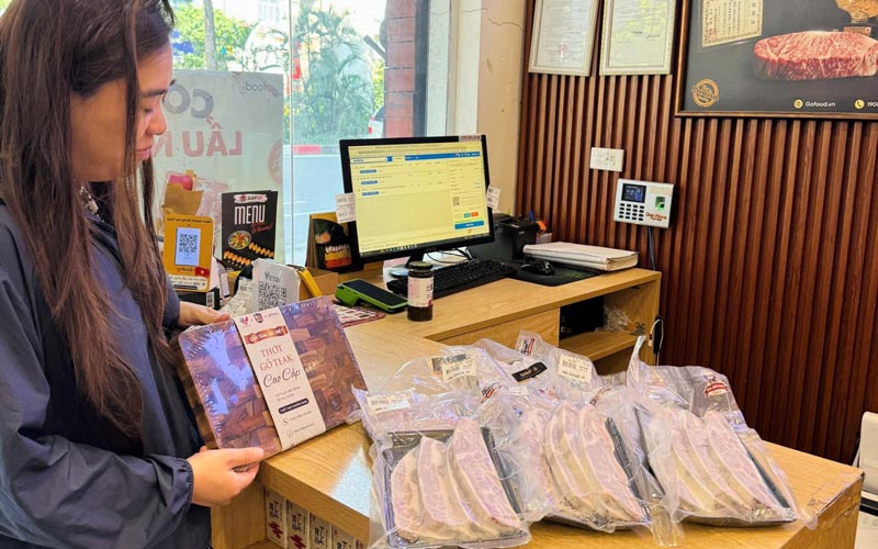 thot-teak-khay-steak-pack-khoai-tay-dang-cho-ban-tai-gofood-4