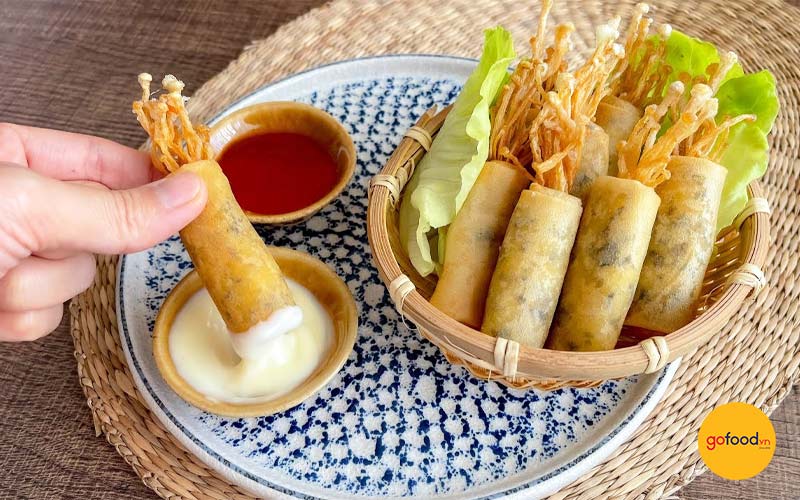 Chả gi&ograve; nấm kim ch&acirc;m