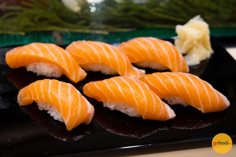 Lưu lại công thức làm Sushi cá hồi ngon tại nhà