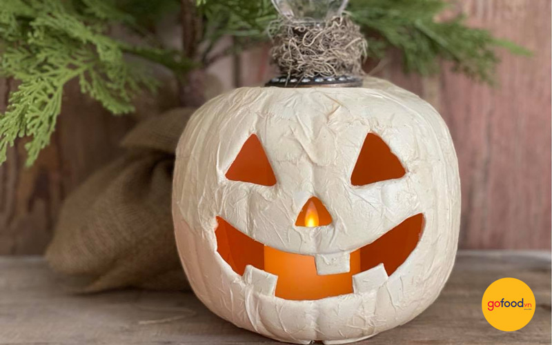 Làm quả bí ngô Halloween bằng nhựa